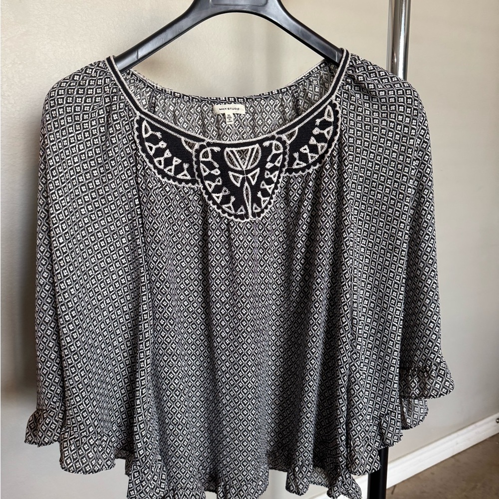Max Studio Black and White Diamond Print Blouse